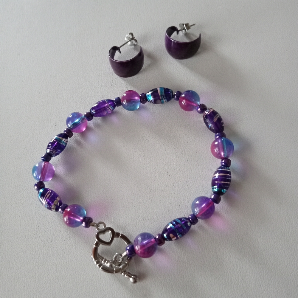 7.5" Irredescent Purples/Blues Glass Beaded Bracelet and Earrings Heart Toggle